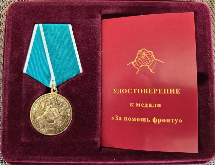 Спецназ «Ахмат» поблагодарил российских азербайджанцев за гуманитарный груз и вручил Ханоглану Алиеву медаль «За помощь фронту» image 1